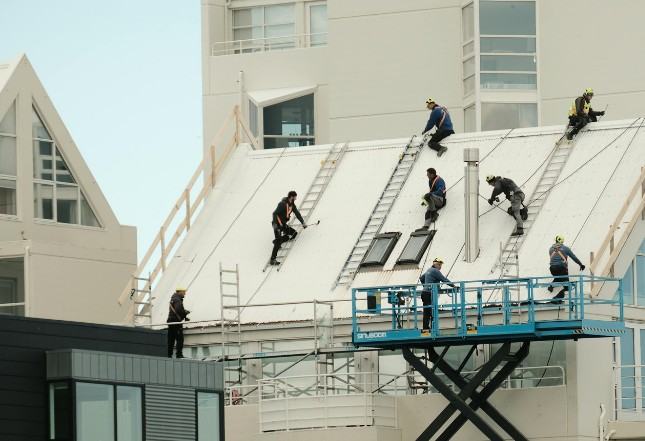 Obra de cubierta en un bloque de viviendas del alfoz de León